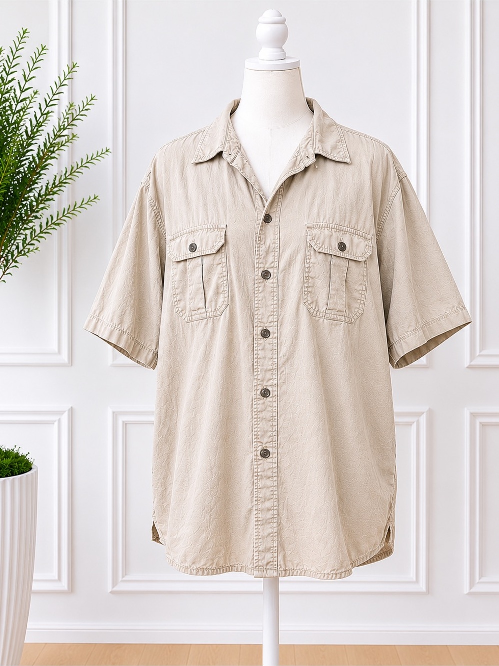 Eddie Bauer Short-Sleeve Button-Front Utility Shirt in Light Khaki